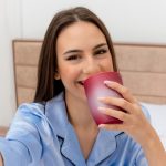 Cum să îți începi diminețile cu obiceiuri de detox