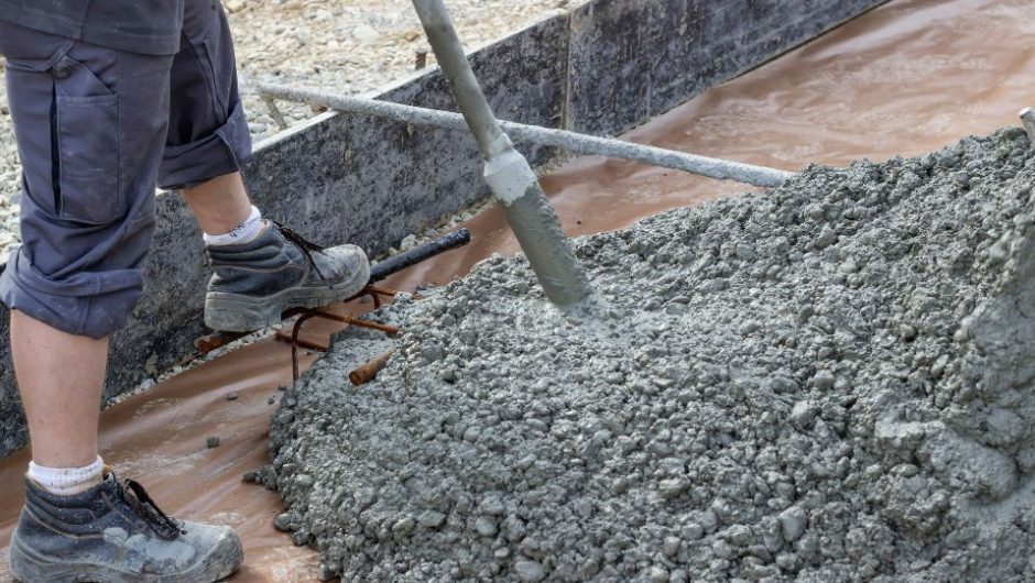 Ce face un aplicator de pardoseli din beton și cum alegi un profesionist?