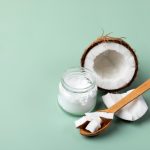 Cum să folosești uleiul de cocos pentru sănătate și frumusețe