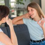 Ce persoane pot beneficia de accesibilitate vocală