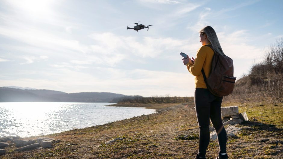 Cum integrezi dronele cu aplicații mobile inteligente