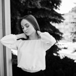 Cum obții o ținută interesantă doar din alb și negru