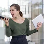 Ce să faci dacă primești un mesaj aparent urgent de la bancă sau o companie cunoscută