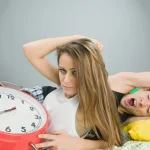 Semne că rutina ta de seară are nevoie de câteva schimbări