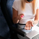 Cum să-ți etichetezi bagajul fără să expui inutil date personale